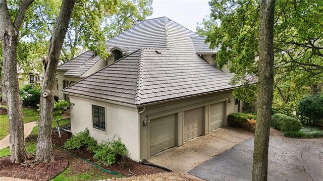 204 Fall Creek Road, Lawrence, KS 66049