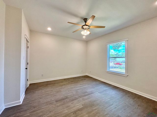 106 Maulding St, Marshall, TX 75670