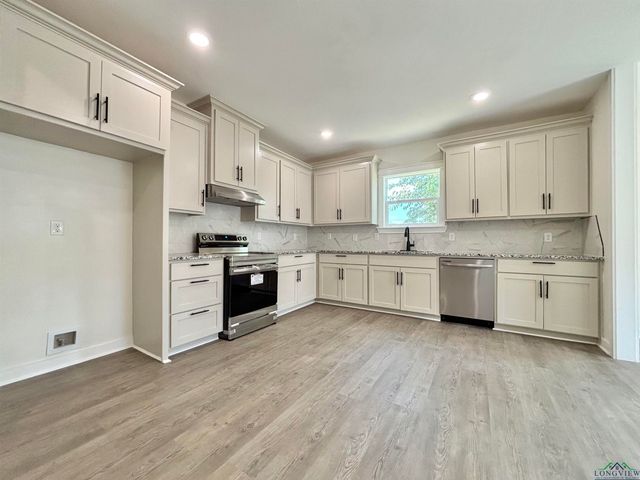 106 Maulding St, Marshall, TX 75670