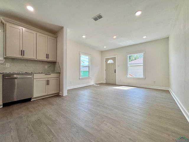 106 Maulding St, Marshall, TX 75670