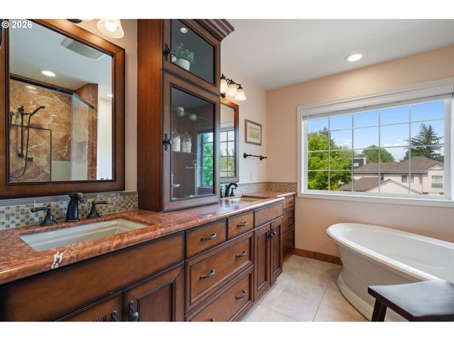 16750 Sw SPRINGWATER Ln, Beaverton, OR 97006