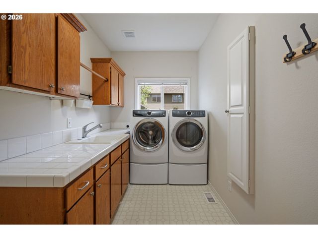 16750 Sw SPRINGWATER Ln, Beaverton, OR 97006