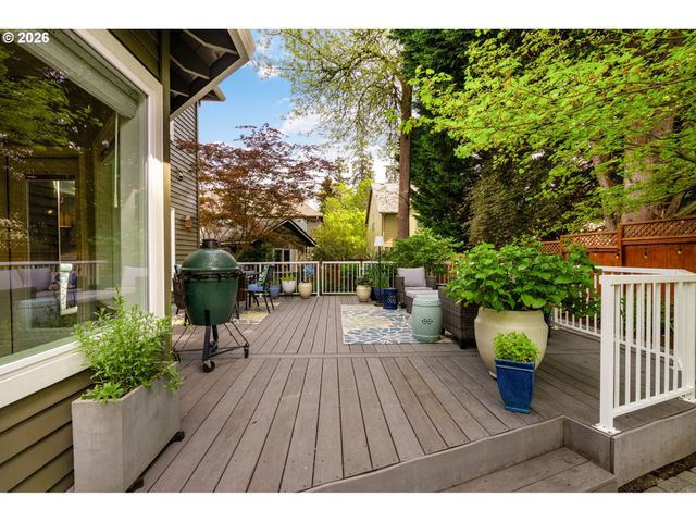 16750 Sw SPRINGWATER Ln, Beaverton, OR 97006