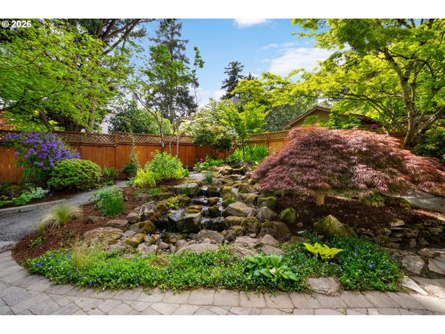 16750 Sw SPRINGWATER Ln, Beaverton, OR 97006