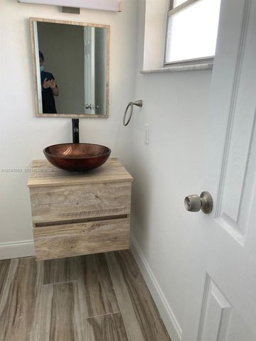 7900 Tatum Waterway Drive 305, Miami Beach, FL 33141