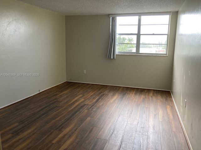 7900 Tatum Waterway Drive 305, Miami Beach, FL 33141