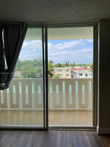 7900 Tatum Waterway Drive 305, Miami Beach, FL 33141