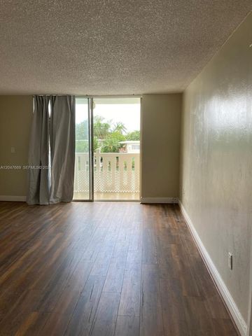 7900 Tatum Waterway Drive 305, Miami Beach, FL 33141
