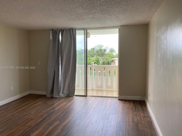 7900 Tatum Waterway Drive 305, Miami Beach, FL 33141
