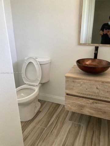 7900 Tatum Waterway Drive 305, Miami Beach, FL 33141