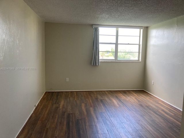 7900 Tatum Waterway Drive 305, Miami Beach, FL 33141
