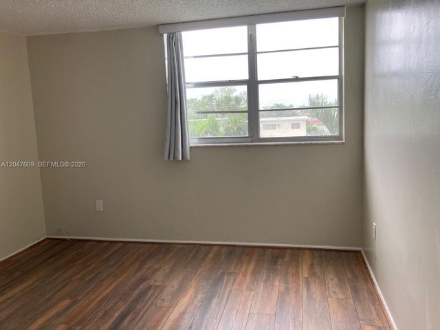 7900 Tatum Waterway Drive 305, Miami Beach, FL 33141