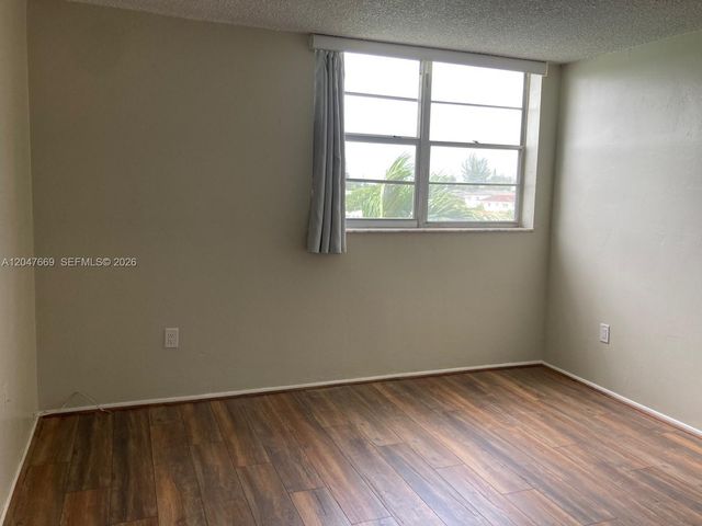 7900 Tatum Waterway Drive 305, Miami Beach, FL 33141