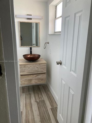 7900 Tatum Waterway Drive 305, Miami Beach, FL 33141