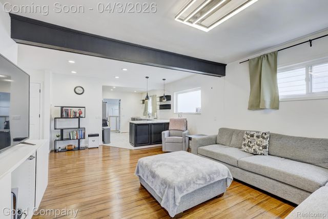 564 E Lewiston Avenue, Ferndale, MI 48220