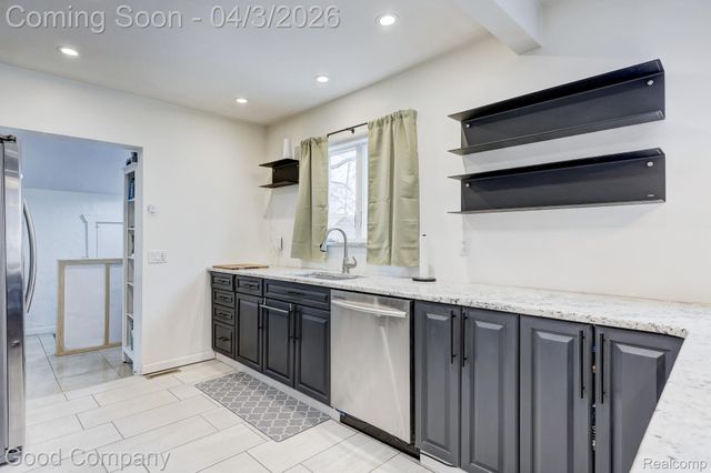 564 E Lewiston Avenue, Ferndale, MI 48220