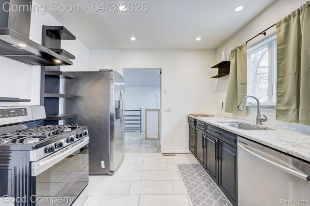 564 E Lewiston Avenue, Ferndale, MI 48220