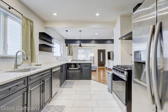 564 E Lewiston Avenue, Ferndale, MI 48220