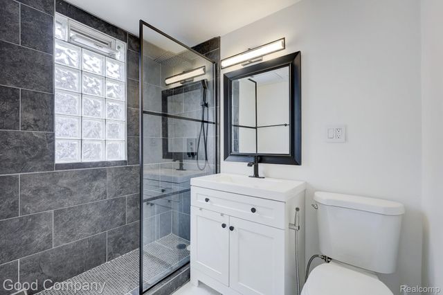 564 E Lewiston Avenue, Ferndale, MI 48220