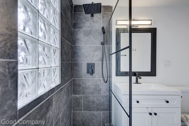 564 E Lewiston Avenue, Ferndale, MI 48220