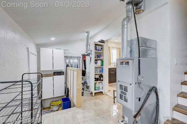 564 E Lewiston Avenue, Ferndale, MI 48220