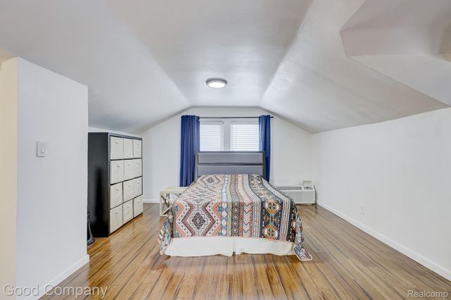 564 E Lewiston Avenue, Ferndale, MI 48220