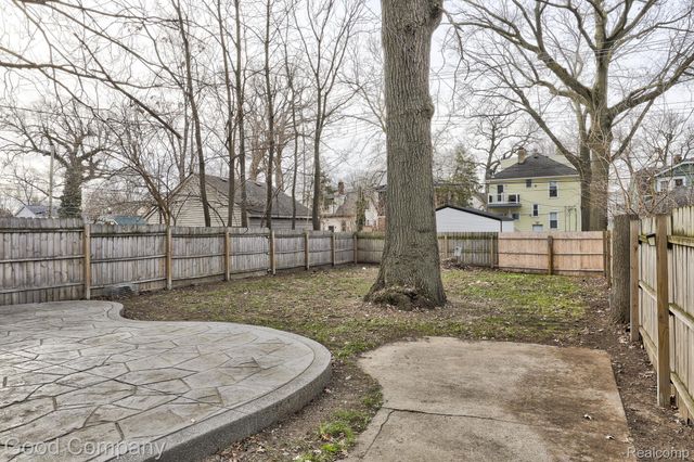 564 E Lewiston Avenue, Ferndale, MI 48220