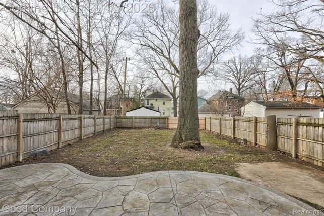 564 E Lewiston Avenue, Ferndale, MI 48220