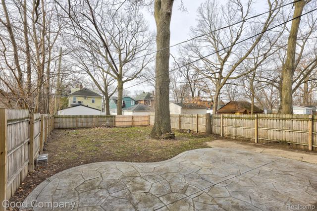 564 E Lewiston Avenue, Ferndale, MI 48220