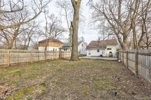 564 E Lewiston Avenue, Ferndale, MI 48220