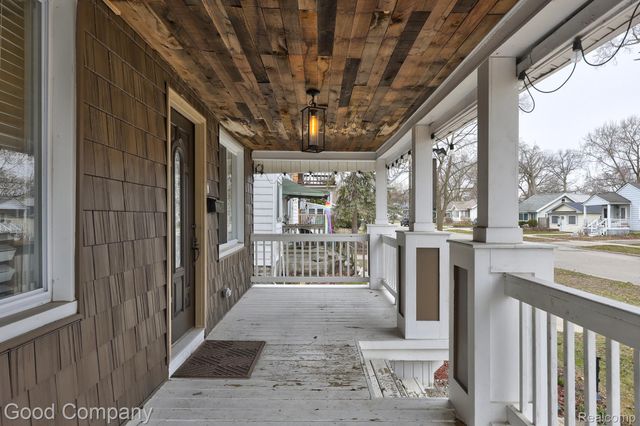 564 E Lewiston Avenue, Ferndale, MI 48220