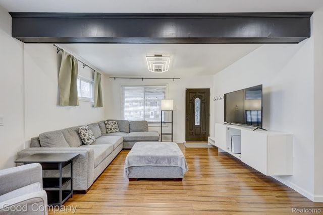 564 E Lewiston Avenue, Ferndale, MI 48220