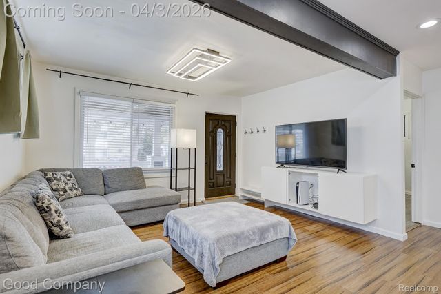 564 E Lewiston Avenue, Ferndale, MI 48220