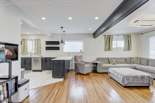 564 E Lewiston Avenue, Ferndale, MI 48220