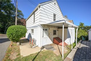 11 Lee Court, Great Neck, NY 11024