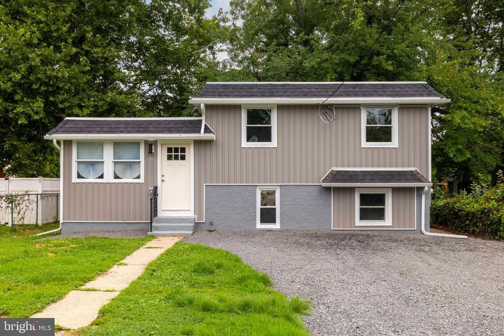 3704 SPRUCE ST, BRISTOL, PA 19007 — exterior