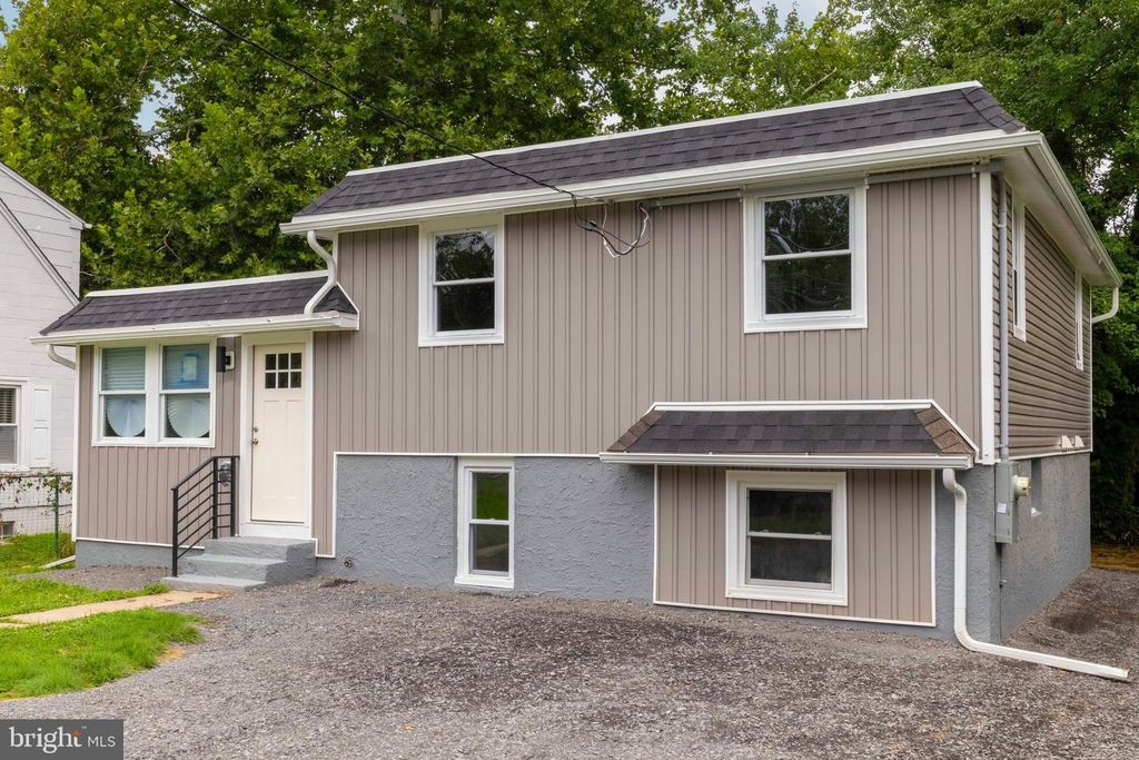 3704 SPRUCE ST, BRISTOL, PA 19007 — photo 2
