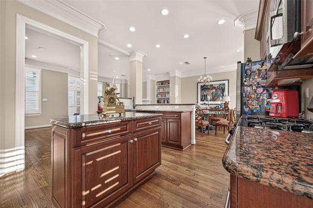 4003 Bellefontaine Street, Houston, TX 77025