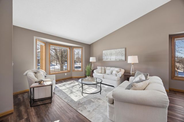 625 Mcfaddens Trail, Eagan, MN 55123