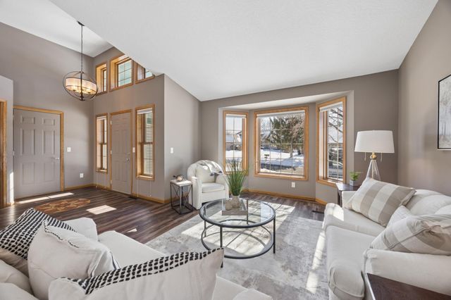 625 Mcfaddens Trail, Eagan, MN 55123