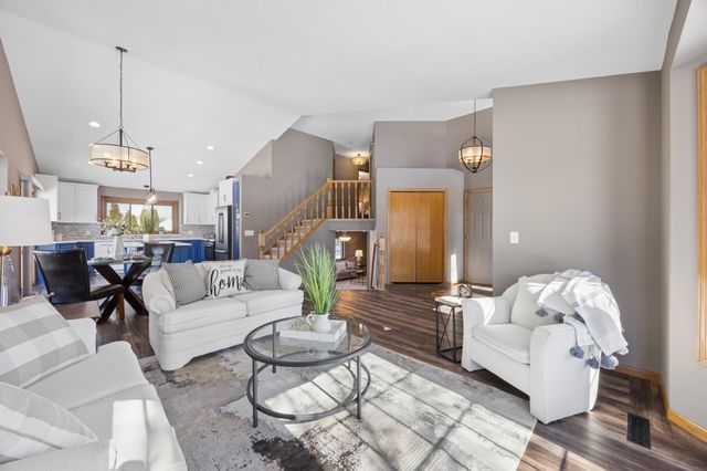 625 Mcfaddens Trail, Eagan, MN 55123