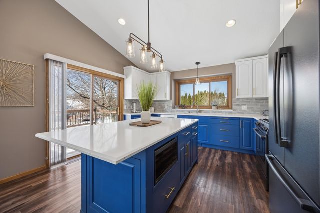 625 Mcfaddens Trail, Eagan, MN 55123