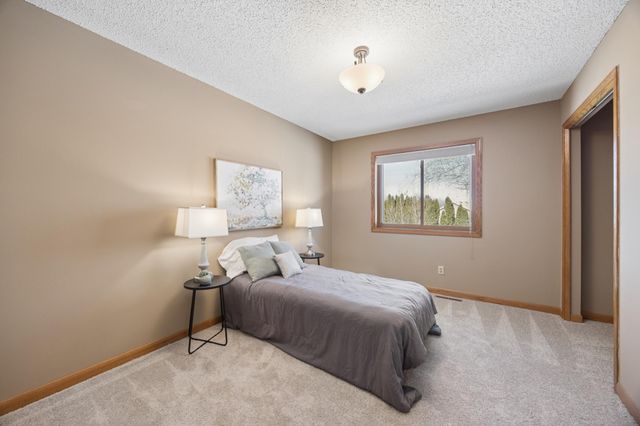 625 Mcfaddens Trail, Eagan, MN 55123