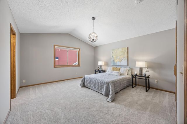 625 Mcfaddens Trail, Eagan, MN 55123