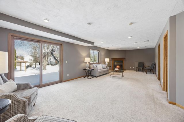 625 Mcfaddens Trail, Eagan, MN 55123