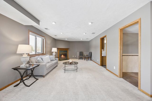 625 Mcfaddens Trail, Eagan, MN 55123