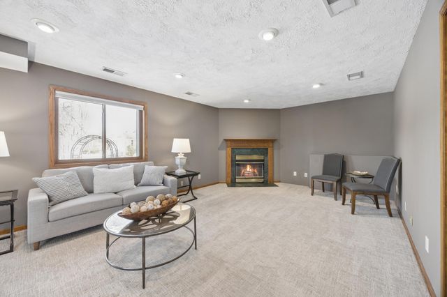 625 Mcfaddens Trail, Eagan, MN 55123