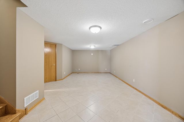 625 Mcfaddens Trail, Eagan, MN 55123