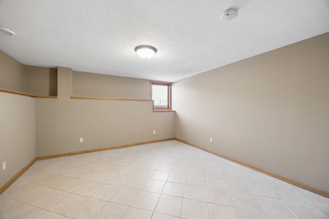 625 Mcfaddens Trail, Eagan, MN 55123