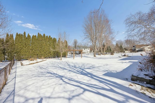 625 Mcfaddens Trail, Eagan, MN 55123